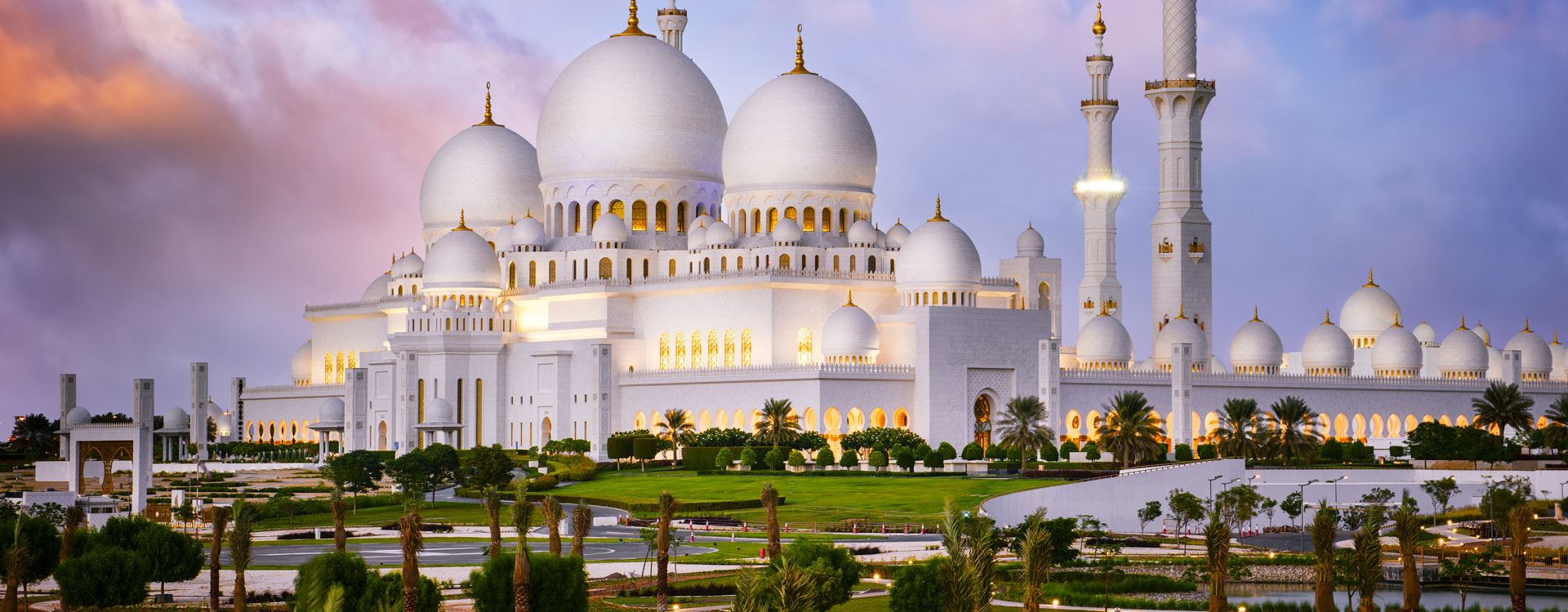 Sheikh Zayed Grand Mosque at dusk (Abu-Dhabi, UAE)