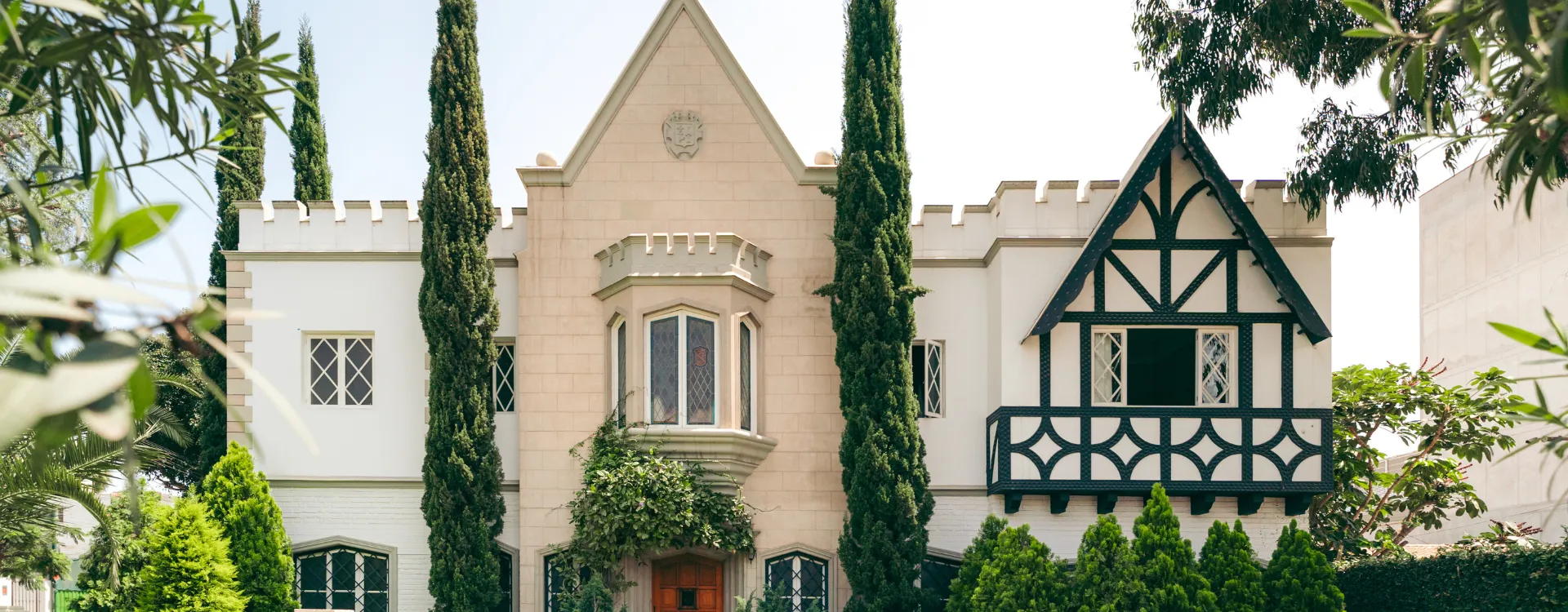 exterior image of a modern tudor house in Lima