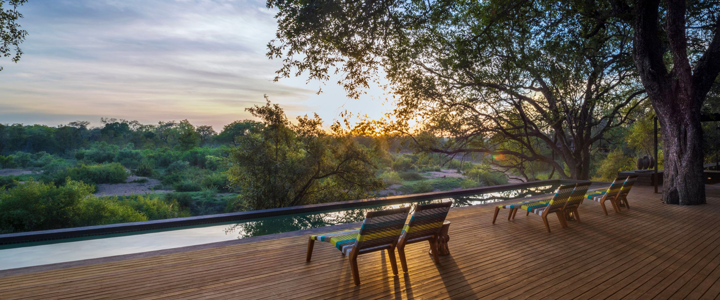 Silvan-Safari-Lodge_View-by-the-pool