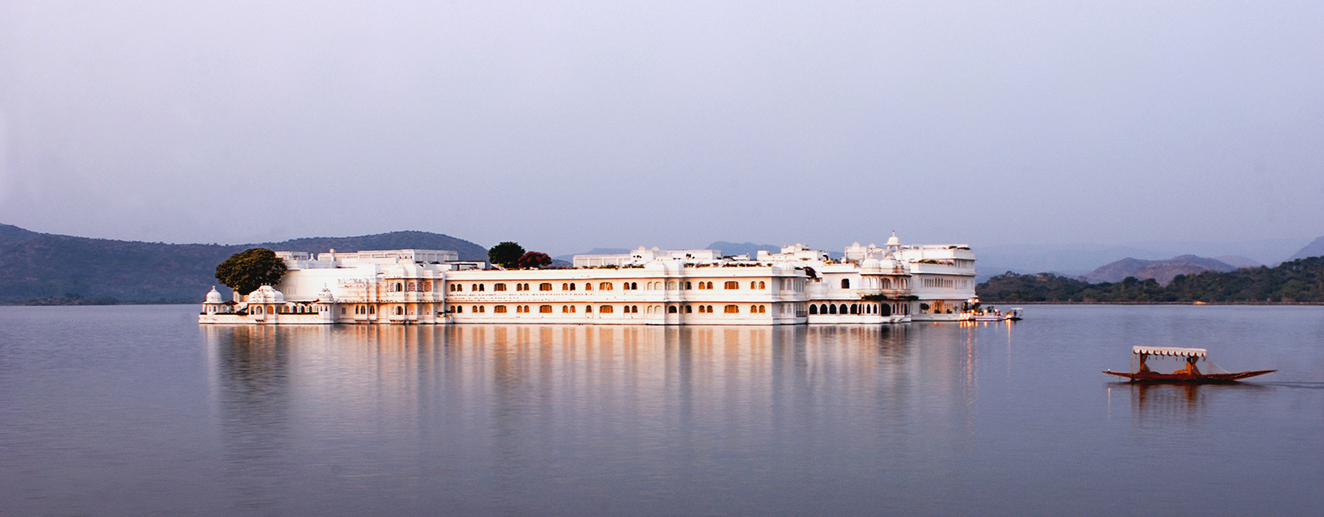 Taj-Lake-Palace_Exterior